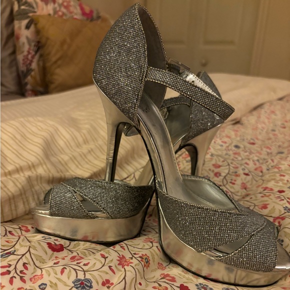 Stilettos - Picture 2 of 7